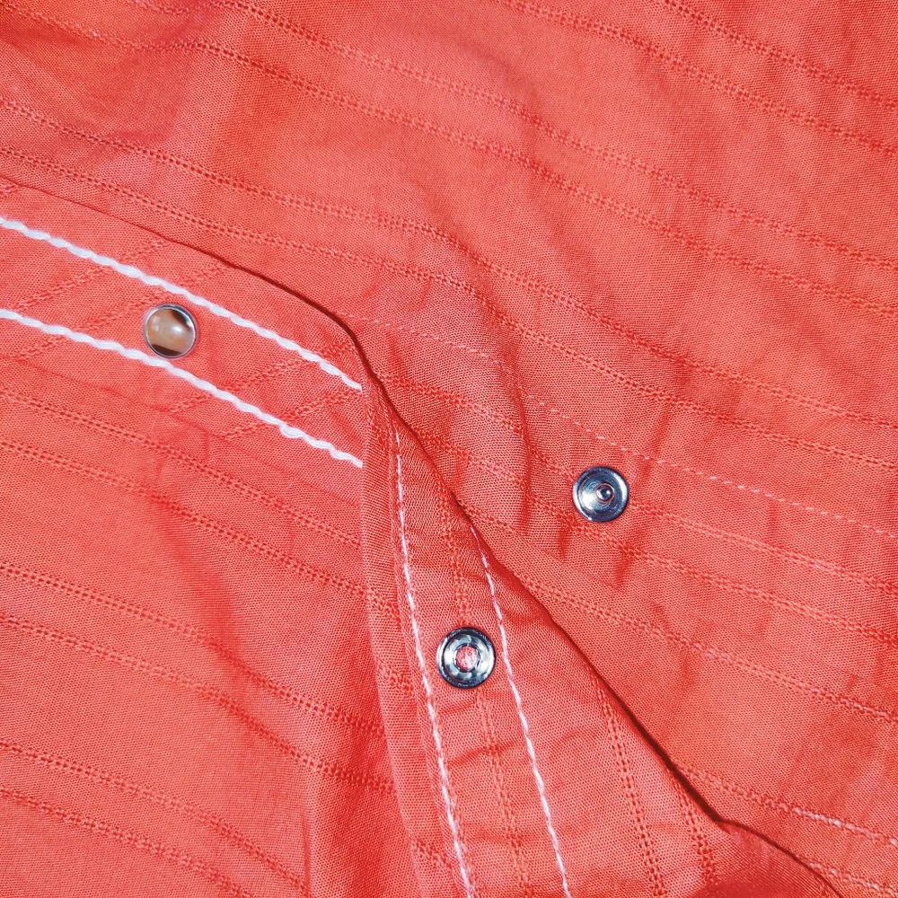 Ariat fitted button down shirt with back embroidery - Size M - Picture 6 of 11